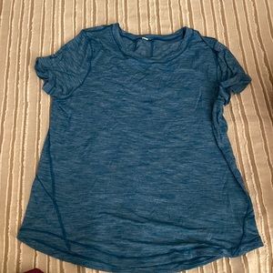 Lululemon size 6 freefeed turq tshirt